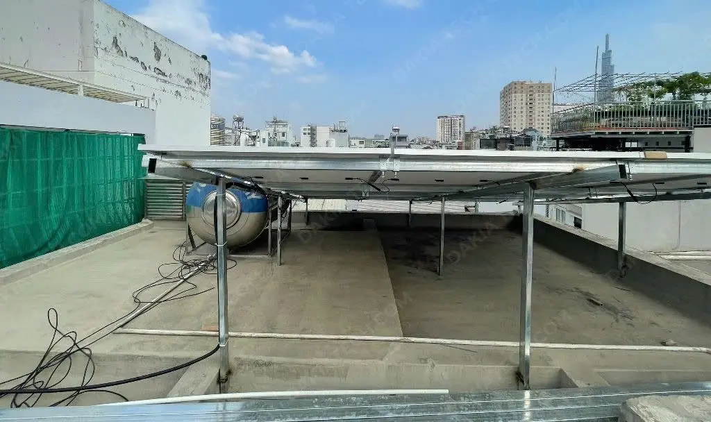 Hướng Dẫn Kiểm Tra và Lắp Đặt Khung Giá Đỡ Pin Mặt Trời Hiện Trường
