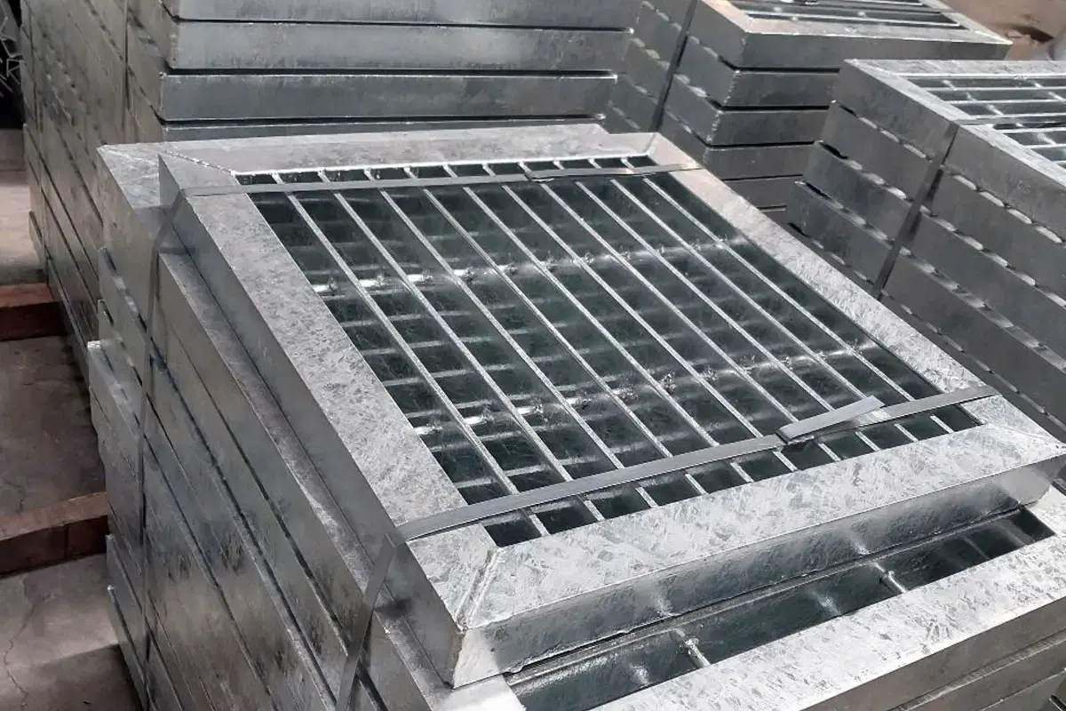 Nắp Hố Ga Mạ Kẽm Nhúng Nóng: Tiêu Chuẩn Kỹ Thuật Và Tải Trọng Hạ Tầng